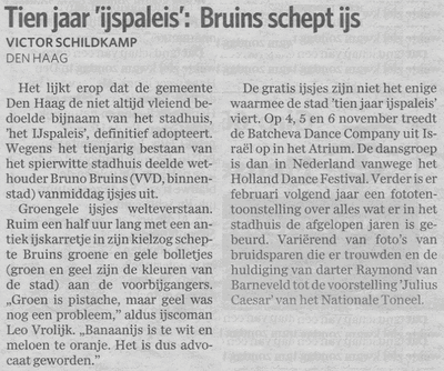 Tien jaar 'ijspaleis': Bruins schept ijs